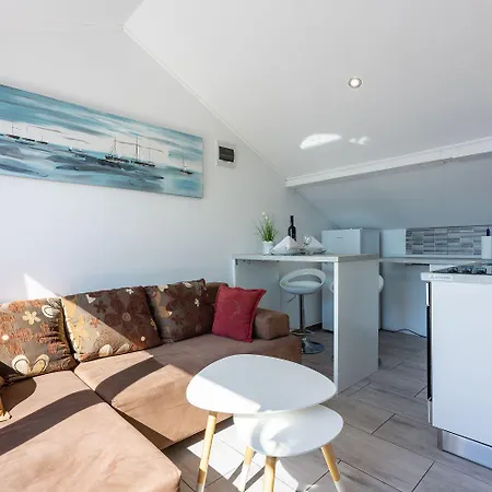 Apartman Modernes Studio-apartment Nur 100 Meter Zum Mit Traumhaften Meerblick Novi Vinodolski