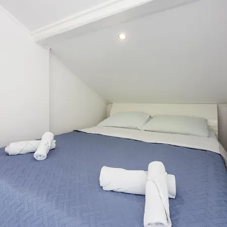 Modernes Studio-apartment Nur 100 Meter Zum Mit Traumhaften Meerblick