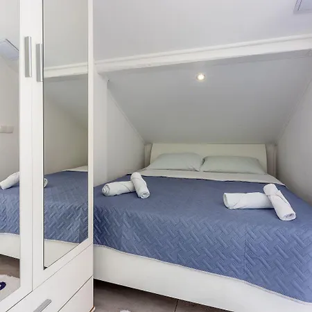 Modernes Studio-apartment Nur 100 Meter Zum Mit Traumhaften Meerblick