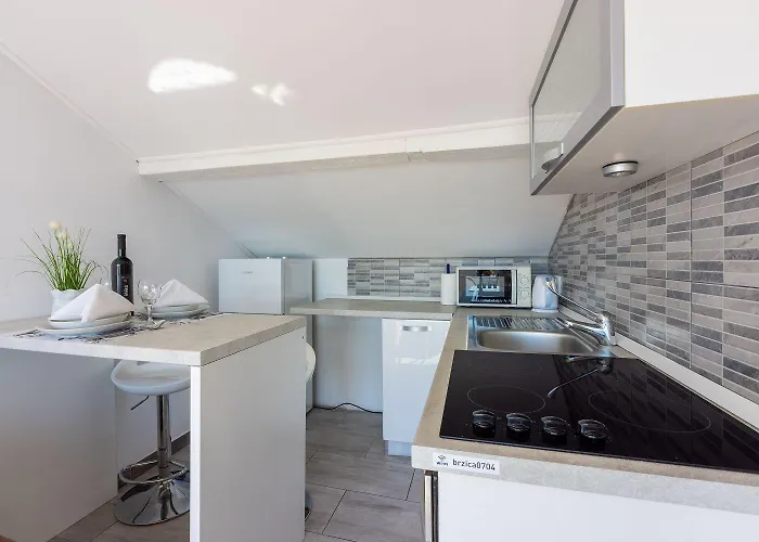 Modernes Studio-apartment Nur 100 Meter Zum Mit Traumhaften Meerblick Apartman