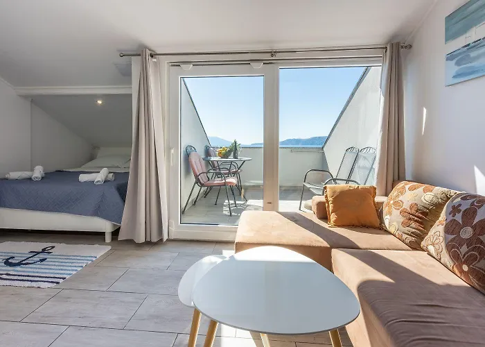 Modernes Studio-apartment Nur 100 Meter Zum Mit Traumhaften Meerblick * Novi Vinodolski