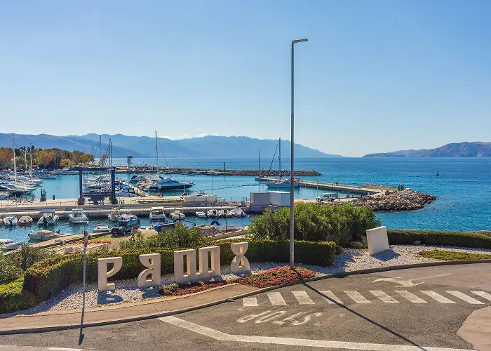 Modernes Studio-apartment Nur 100 Meter Zum Mit Traumhaften Meerblick