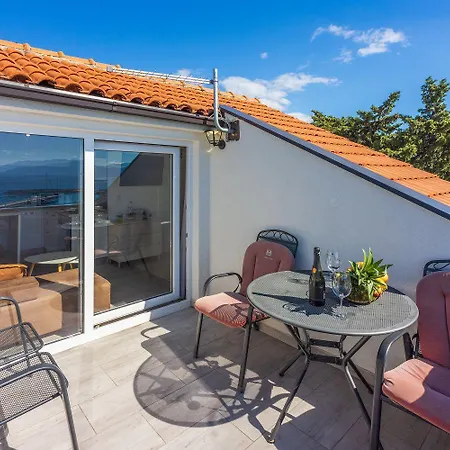 Modernes Studio-apartment Nur 100 Meter Zum Mit Traumhaften Meerblick
