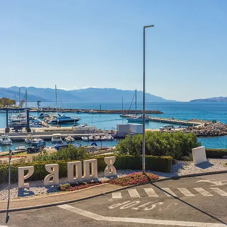 Modernes Studio-apartment Nur 100 Meter Zum Mit Traumhaften Meerblick