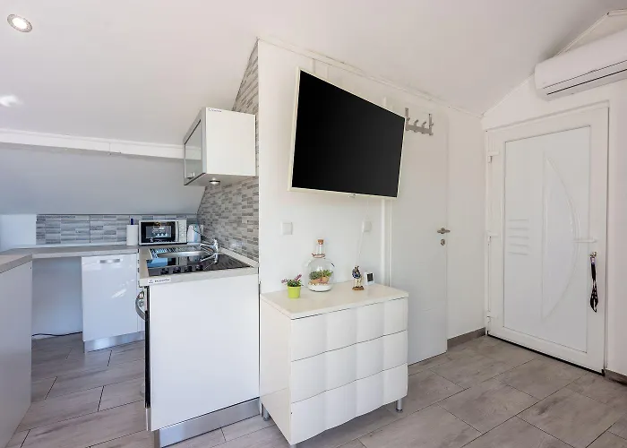 Modernes Studio-apartment Nur 100 Meter Zum Mit Traumhaften Meerblick Apartment Novi Vinodolski